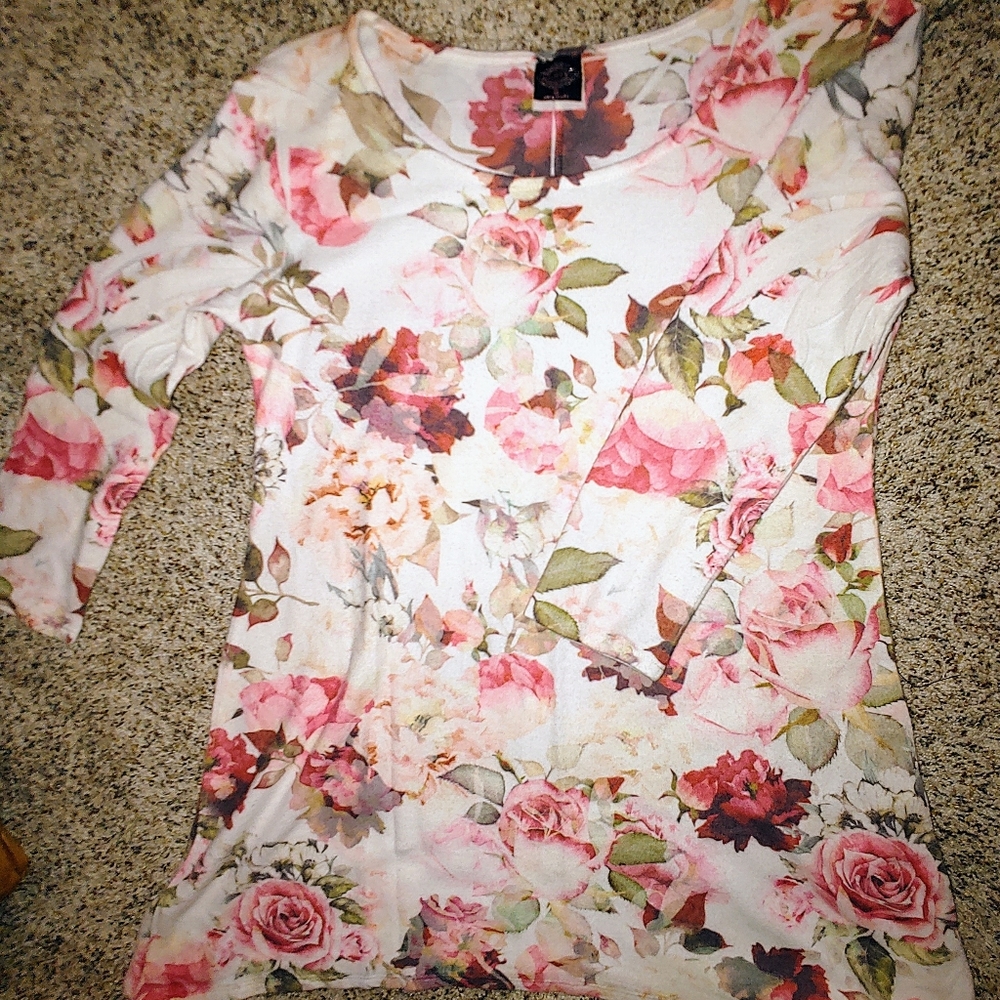 Ladies top size small in good condition soft material